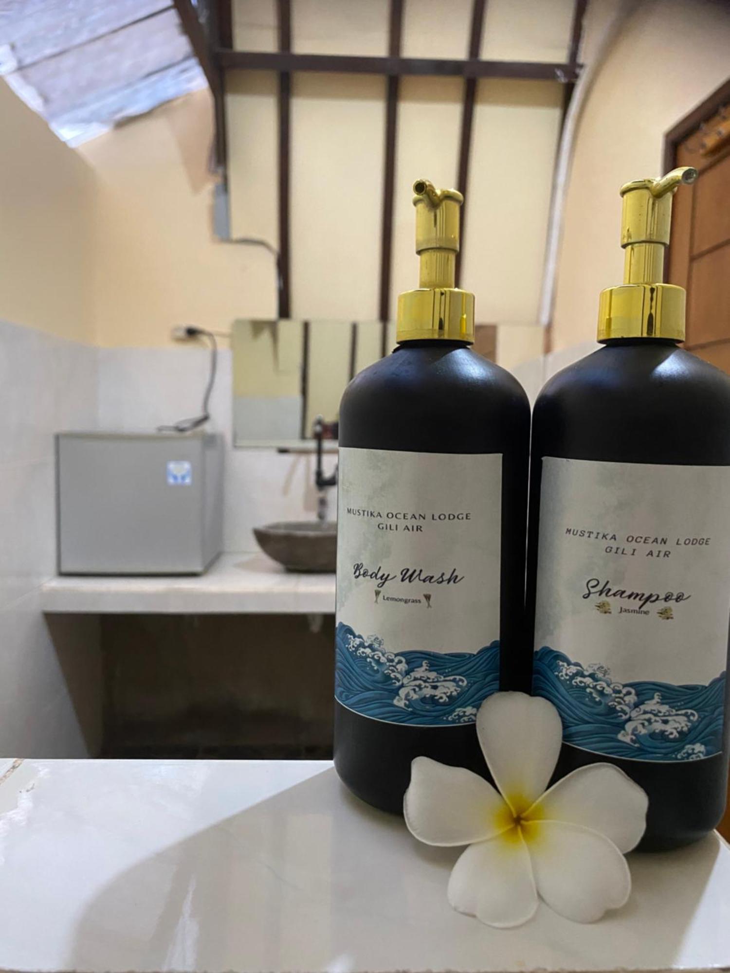 Mustika Ocean Lodge Gili Air Zewnętrze zdjęcie